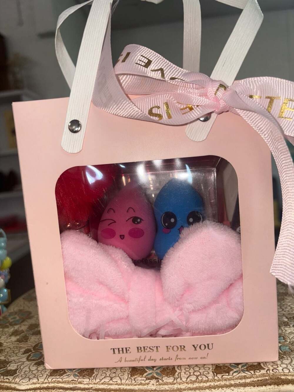 Beauty Gift Set with Makeup Brushes, Sponges, Headband, and Eyeliner